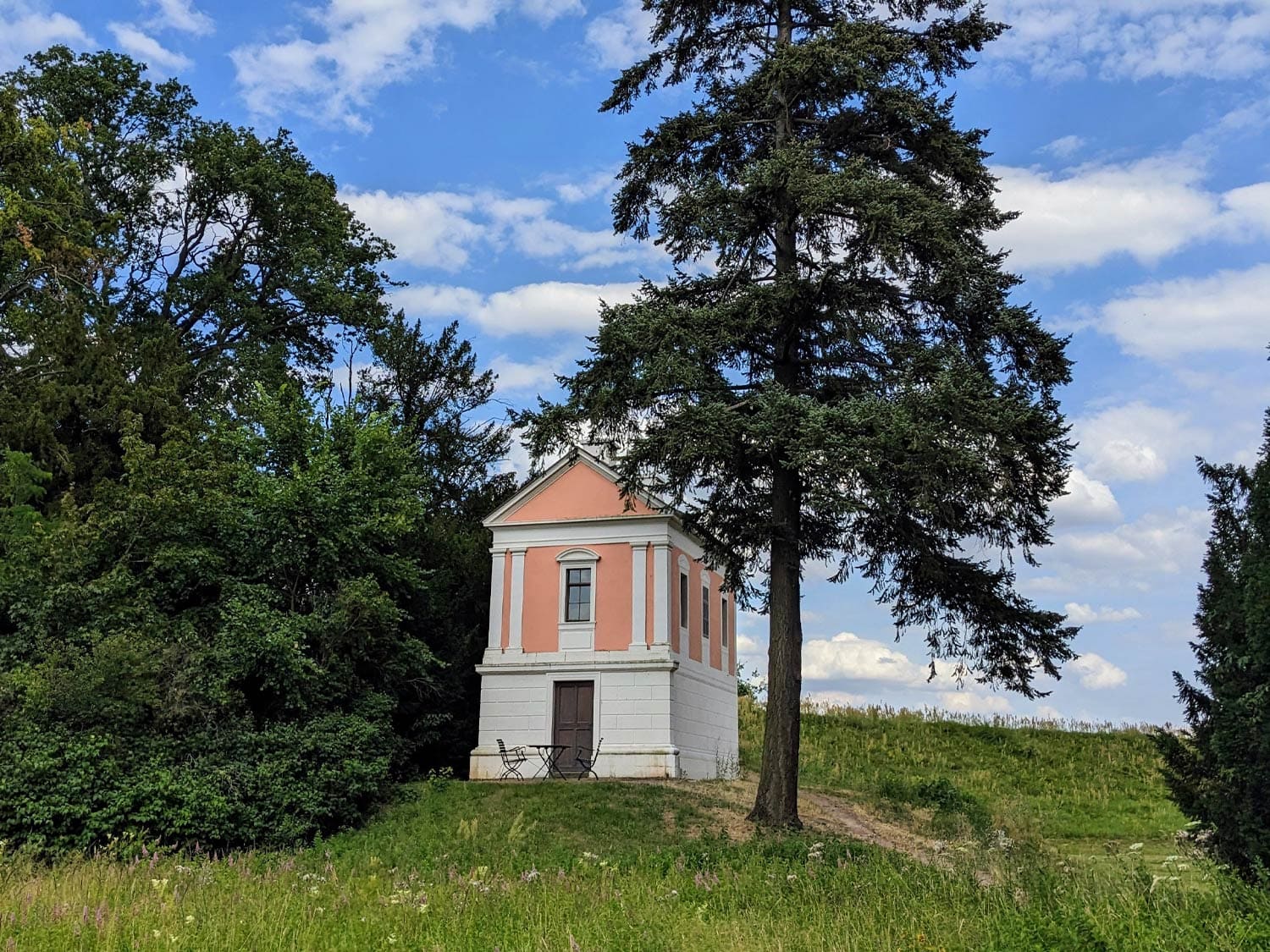 Rotes Wallwachhaus im Gartenreich Dessau-Wörlitz