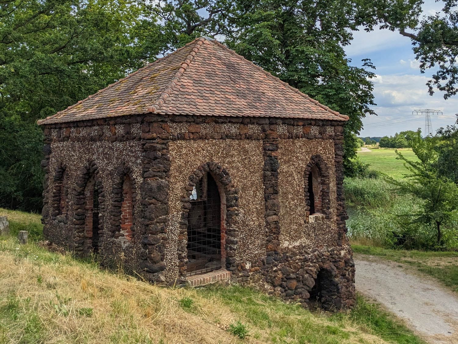 Raues Wallwachhaus von 1773 im Gartenreich Dessau-Wörlitz