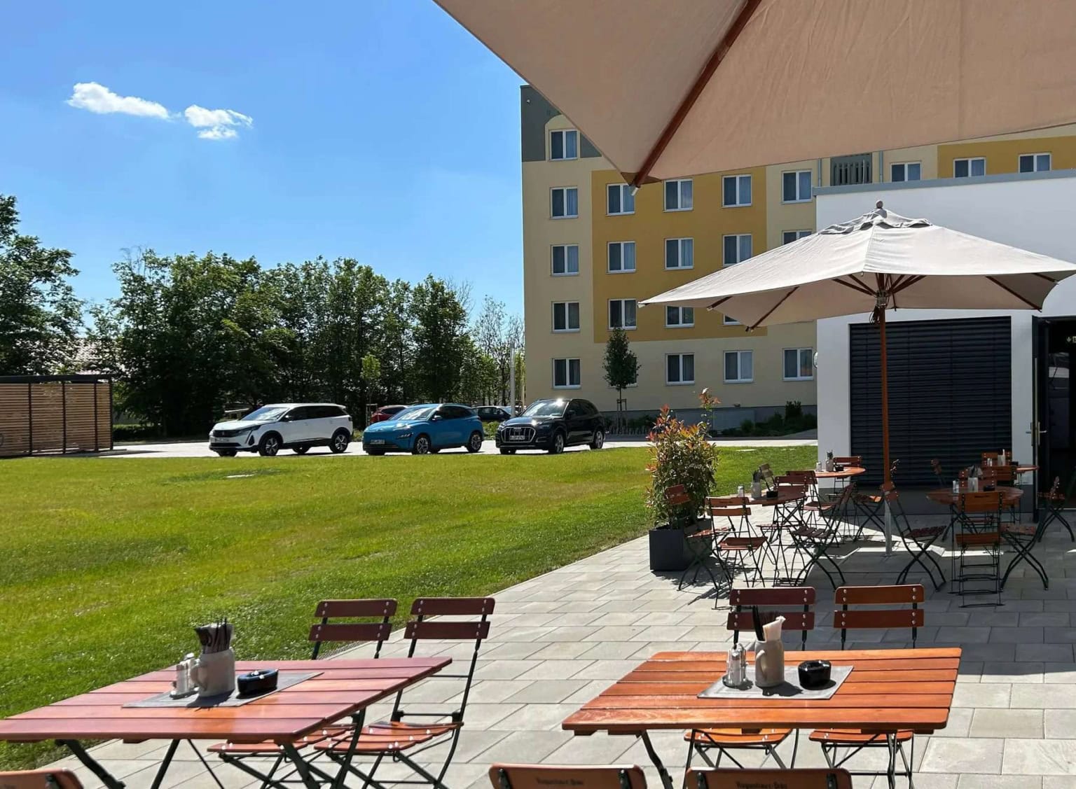 Hotelterasse Hotel Elbebrücke nahe Dessau