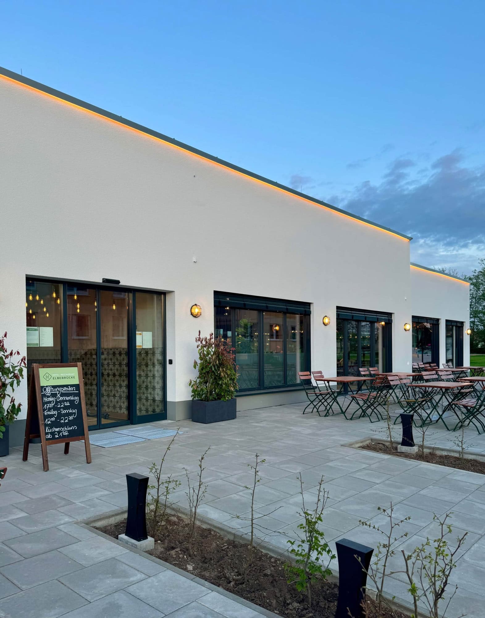 Aussenansicht des Restaurant Alberts Treibaus mit barrierefreiem Zugang